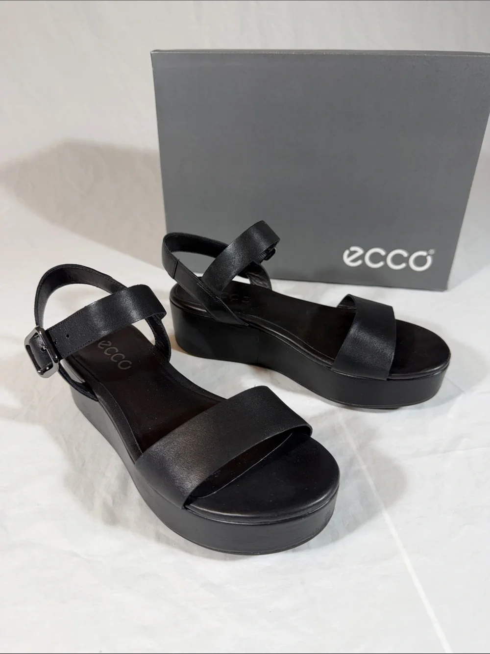 ECCO Elevate Plateau Sandal Size 5-5.5 Black